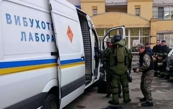 В Киеве "заминировали" три ТРЦ В Киеве "заминировали" три ТРЦ