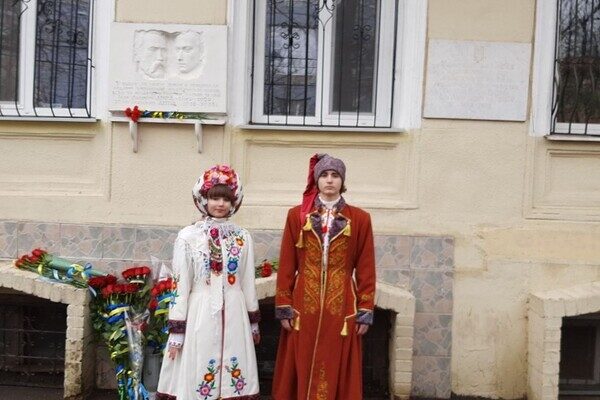 В Одессе почтили память Героев Крут (фото) В Одессе почтили память Героев Крут (фото)