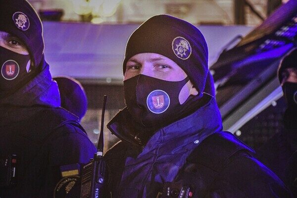 В Одессе нацгвардеец сделал предложение любимой прямо в Новогоднюю ночь В Одессе нацгвардеец сделал предложение любимой прямо в Новогоднюю ночь