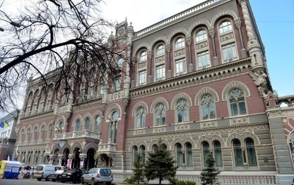 Украина продала за год гособлигаций на 390 млрд Украина продала за год гособлигаций на 390 млрд