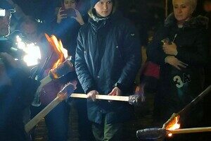 С песнями и факелами: в Одессе отметили День рождения Степана Бандеры С песнями и факелами: в Одессе отметили День рождения Степана Бандеры