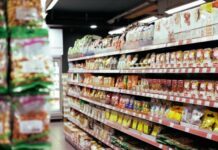 Мука, гречка, сахар и не только: Кабмин расширил список социальных продуктов с ограниченной наценкой