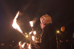 С песнями и факелами: в Одессе отметили День рождения Степана Бандеры С песнями и факелами: в Одессе отметили День рождения Степана Бандеры