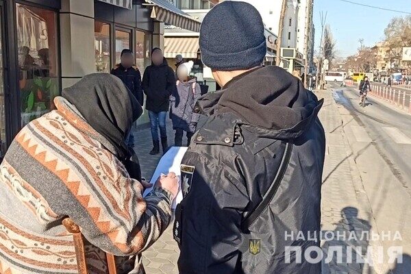 В Одессе ограбили пожилую женщину на костылях В Одессе ограбили пожилую женщину на костылях