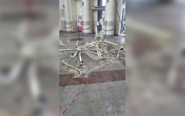 На вокзале в Днепре рухнула люстра На вокзале в Днепре рухнула люстра