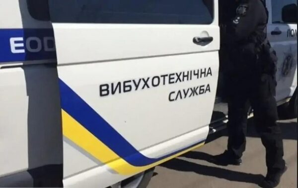 В Днепре "минировали" два ТЦ: людей эвакуировали В Днепре "минировали" два ТЦ: людей эвакуировали