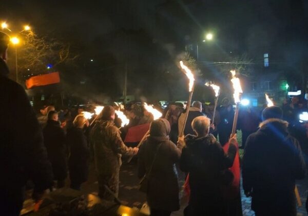 С песнями и факелами: в Одессе отметили День рождения Степана Бандеры С песнями и факелами: в Одессе отметили День рождения Степана Бандеры