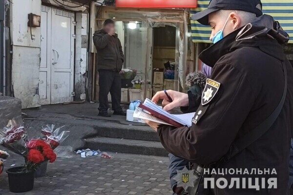 В Одессе ограбили пожилую женщину на костылях В Одессе ограбили пожилую женщину на костылях