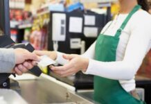 Штраф — 8500 гривен: куда жаловаться, если в магазине отказываются принимать оплату картой