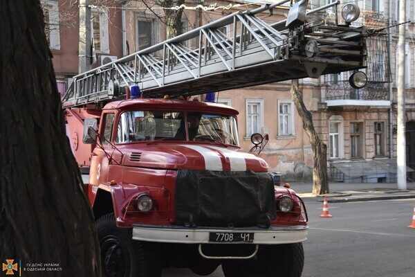 В центре Одессы из-за пожара серьезно пострадал мужчина В центре Одессы из-за пожара серьезно пострадал мужчина