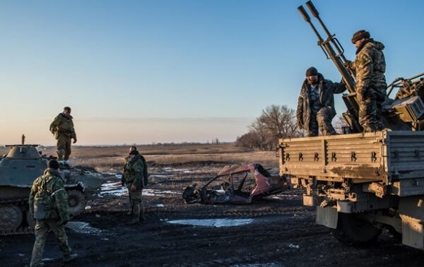 В РФ пригрозили защищать "своих граждан" на Донбассе В РФ пригрозили защищать "своих граждан" на Донбассе