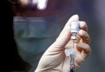 Минздрав обещает третью дозу вакцины всем желающим