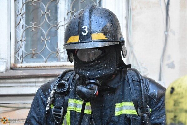 В центре Одессы из-за пожара серьезно пострадал мужчина В центре Одессы из-за пожара серьезно пострадал мужчина