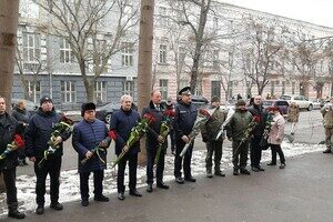 В Одессе почтили память Героев Крут (фото) В Одессе почтили память Героев Крут (фото)