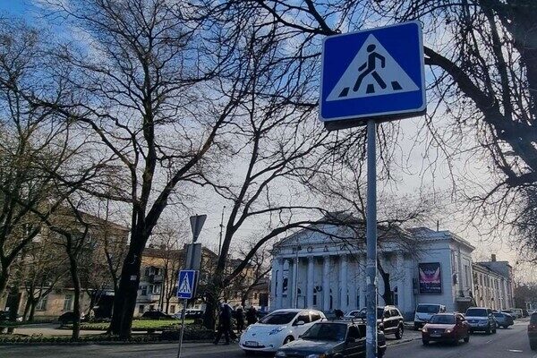Коммунальщики рассказали где и какие дорожные знаки установили в Одессе