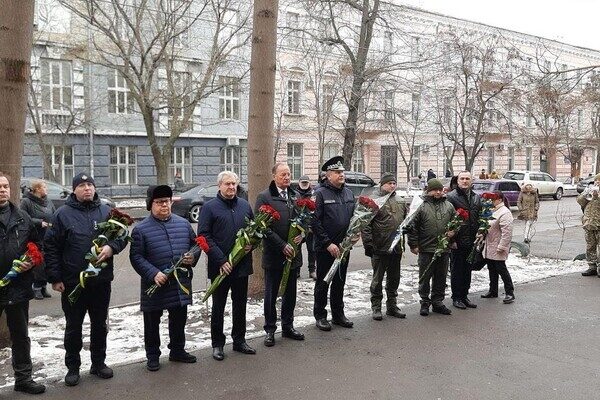 В Одессе почтили память Героев Крут (фото) В Одессе почтили память Героев Крут (фото)