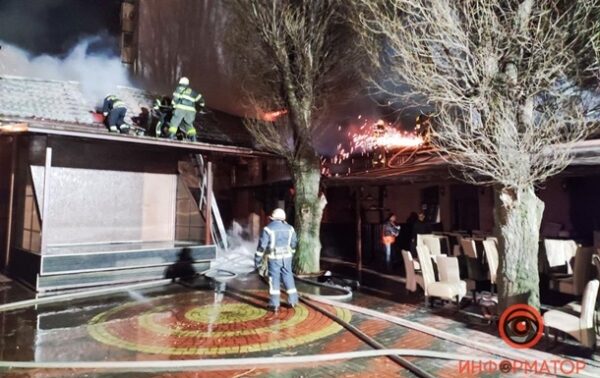В Днепре горели ресторан, автомойка и магазин В Днепре горели ресторан, автомойка и магазин