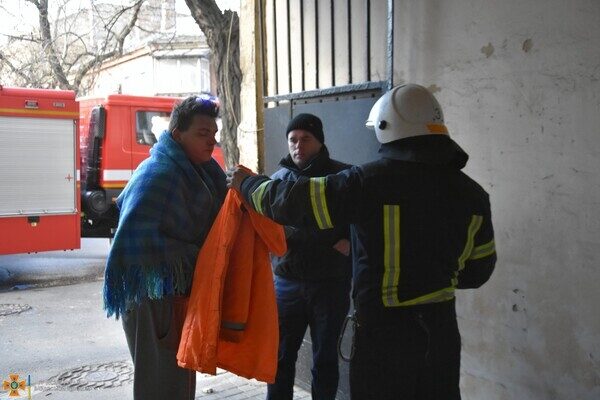 В центре Одессы из-за пожара серьезно пострадал мужчина В центре Одессы из-за пожара серьезно пострадал мужчина