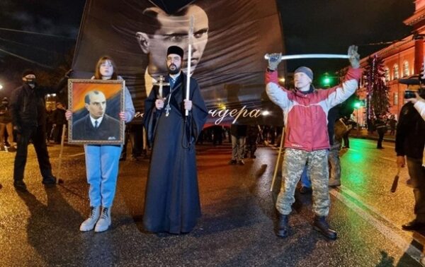 В Киеве проходит марш в честь Степана Бандеры В Киеве проходит марш в честь Степана Бандеры
