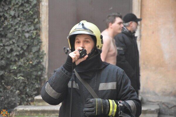 В центре Одессы из-за пожара серьезно пострадал мужчина В центре Одессы из-за пожара серьезно пострадал мужчина