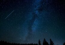 Гость из космоса: в Одессе запечатлели падение небесного тела