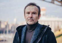 Вакарчук во Львове колядовал с вертепом