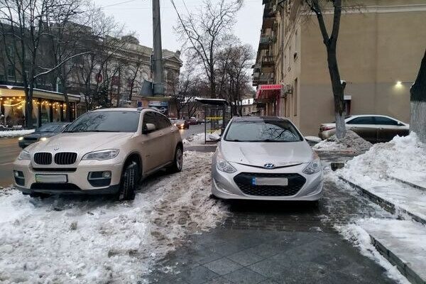Автохамы в Одессе: свежая фотоподборка очень плохой парковки за неделю Автохамы в Одессе: свежая фотоподборка очень плохой парковки за неделю