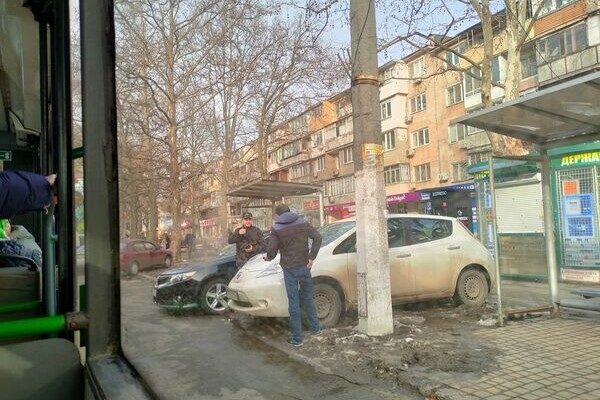 Автохамы в Одессе: свежая фотоподборка очень плохой парковки за неделю Автохамы в Одессе: свежая фотоподборка очень плохой парковки за неделю