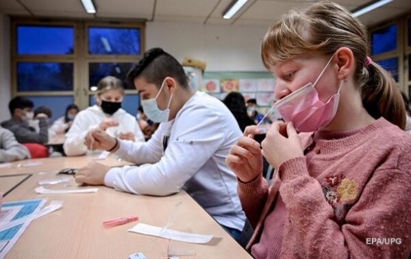 Не паникуйте: одна из школ Запорожья просит купить свечи для бомбоубежища Не паникуйте: одна из школ Запорожья просит купить свечи для бомбоубежища