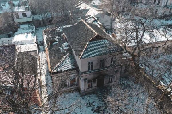 Заброшенный купеческий особняк горел возле парка Шевченко Заброшенный купеческий особняк горел возле парка Шевченко