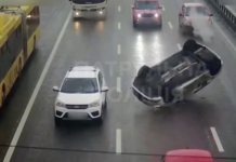 Появилось видео ДТП с перевернувшимся авто в Киеве
