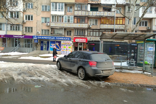 Автохамы в Одессе: свежая фотоподборка очень плохой парковки за неделю Автохамы в Одессе: свежая фотоподборка очень плохой парковки за неделю