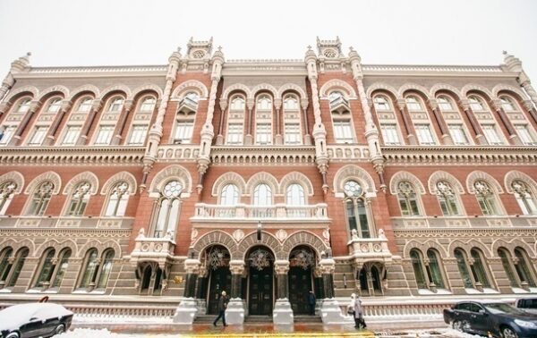 Нацбанк начал скупать дешевеющий доллар Нацбанк начал скупать дешевеющий доллар