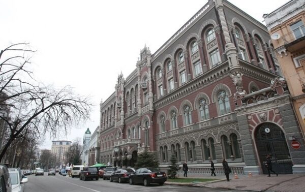 НБУ продал в январе максимум валюты за два года НБУ продал в январе максимум валюты за два года