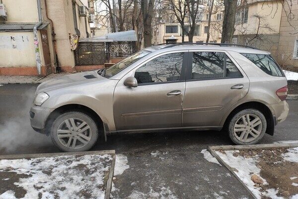 Автохамы в Одессе: свежая фотоподборка очень плохой парковки за неделю Автохамы в Одессе: свежая фотоподборка очень плохой парковки за неделю