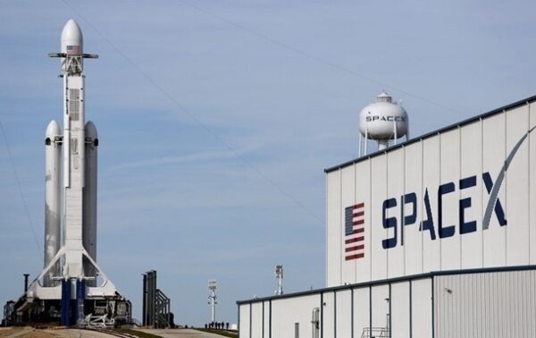 SpaceX намерена запустить две ракеты за 2 часа - СМИ SpaceX намерена запустить две ракеты за 2 часа - СМИ