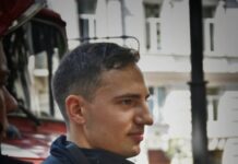 Снимали с дерева мужчину с котом и искали бомбы в судах: как прошли сутки у одесских спасателей