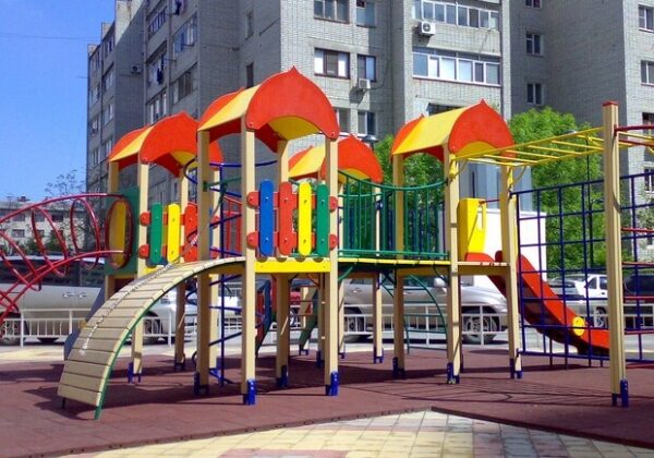 Суворовская администрация установила в Одессе детские площадки, у которых нет хозяина Суворовская администрация установила в Одессе детские площадки, у которых нет хозяина