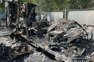В Одессе мужчина поджег автомобили волонтеров с вещами для переселенцев В Одессе мужчина поджег автомобили волонтеров с вещами для переселенцев