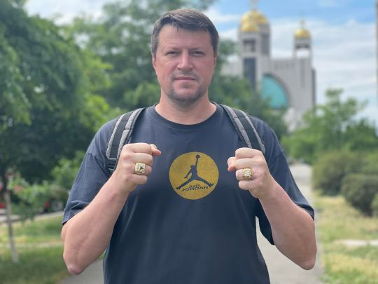 Дворазовий чемпіон НБА Медведенко продав два особливих трофеї за 9 млн заради дітей України