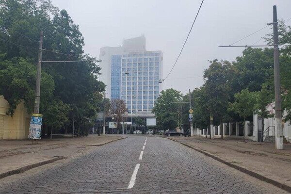 В Одессе мужчина поджег автомобили волонтеров с вещами для переселенцев В Одессе мужчина поджег автомобили волонтеров с вещами для переселенцев