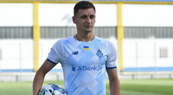 Одеський футболіст підписав чотирирічний контракт із київським «Динамо» Одеський футболіст підписав чотирирічний контракт із київським «Динамо»