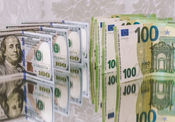 Курс валют в Украине 16 сентября 2022: сколько стоит доллар и евро
