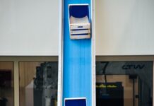 Чем отличается автоматический сортировочный конвейер от обычных лент