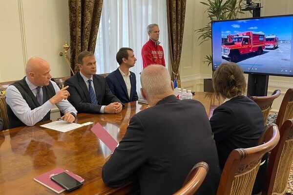 Одесса получила от Франции внедорожник и лодки Одесса получила от Франции внедорожник и лодки