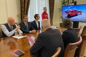Одесса получила от Франции внедорожник и лодки Одесса получила от Франции внедорожник и лодки