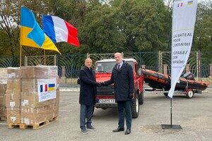 Одесса получила от Франции внедорожник и лодки Одесса получила от Франции внедорожник и лодки