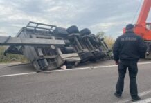 На трассе Одесса – Рени перевернулась фура: ограничено движение транспорта