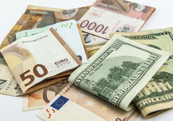 Курс валют в Украине 13 ноября 2022: сколько стоят доллар и евро Курс валют в Украине 13 ноября 2022: сколько стоят доллар и евро
