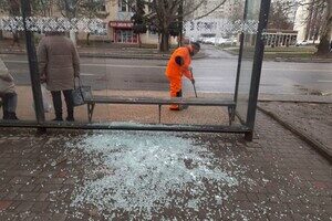 С начала года вандалы повредили 17 остановок в Одессе С начала года вандалы повредили 17 остановок в Одессе